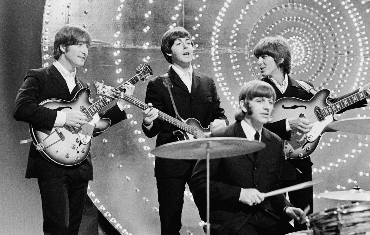 O emocionante clipe da nova música que reúne os Beatles pela última vez