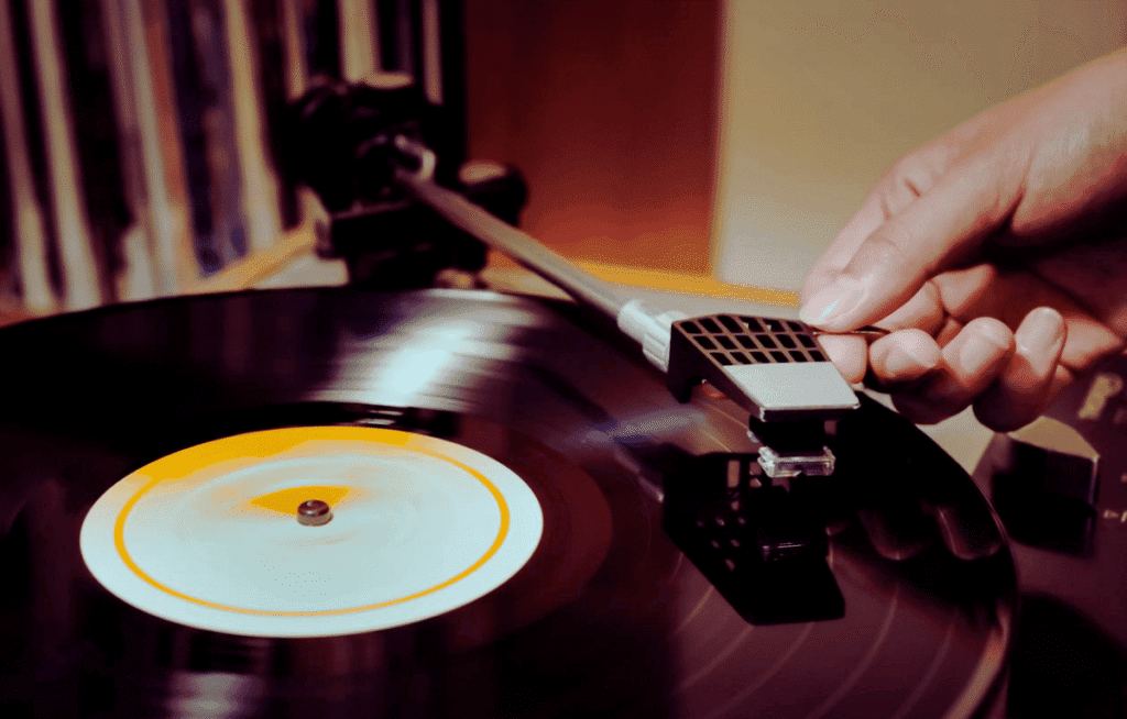 Vinil na vitroloa, certeza de ouvir música boa.