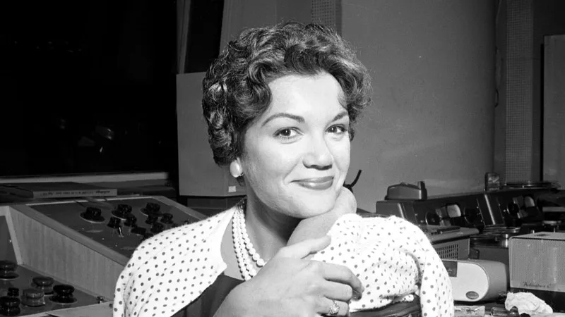 Ensaio belíssimo com a cantora Connie Francis.