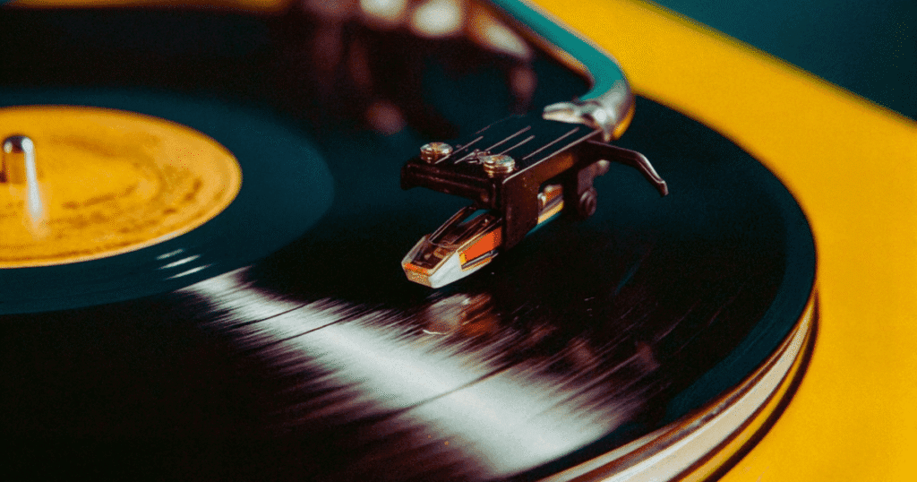 Vitrola e disco de vinil