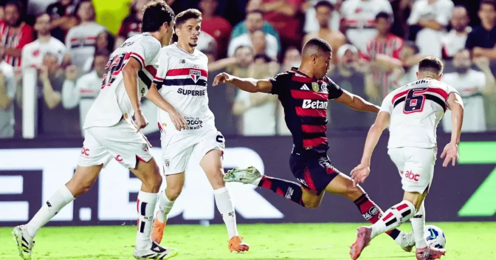 Flamengo e São Paulo começam hoje a jornada no Brasileirão 2026.
