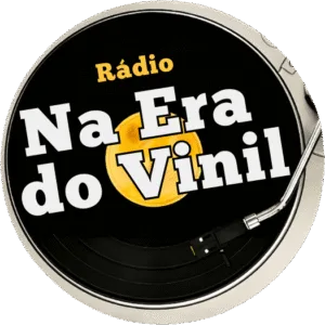 Logo da rádio Na Era do Vinil, que é um disco de vinil com o braço e agulha sobre o disco.
