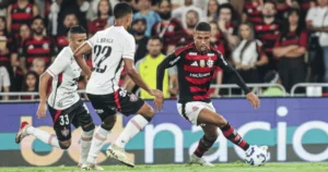 Flamengo e Vitória se enfrentam no Campeonato Brasileiro, dia 10-02-2026